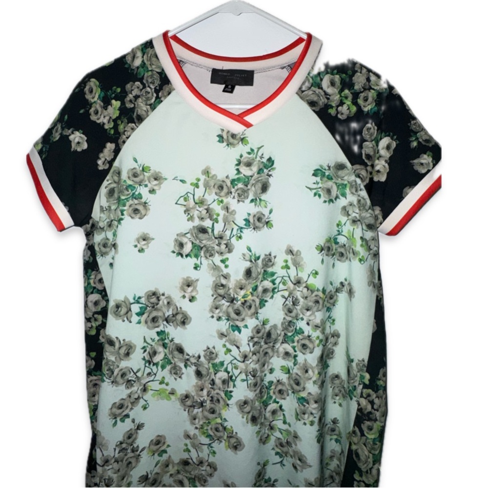 ROMEO & JULIET COUTURE FLORAL SPORTY DRESD SIZE SMALL
